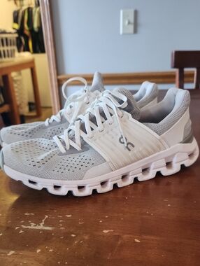 On Running Cloudswift running shoes Women's Size 8.5 Glacier/White